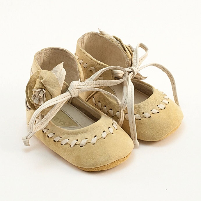 Baby shoes made from braided leather and embellished with a rose
