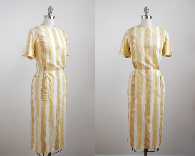 60's vintage striped dress. 1960's yellow dress. white cream stripes. pockets. large. pastel dress 60.