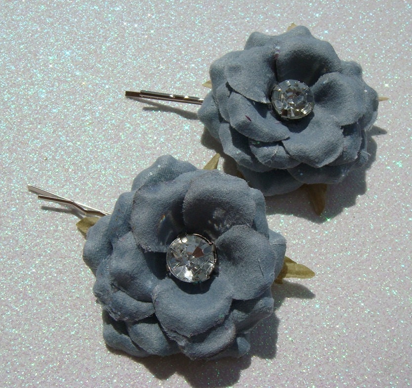 Vintage Blue Flower Bobby Pins / Wedding hair flower / bridal blue hair flower pin clip