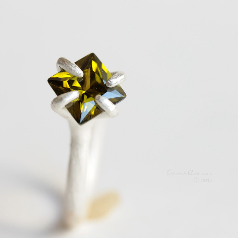 Sterling Prong Ring with Olivine Peridot Organic White Solitaire T15