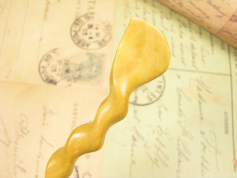 Boxwood Spiral Hair Stick - Rhythm