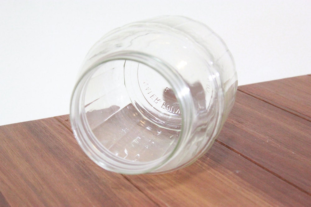 Glass Jar: 1 gallon glass jar perfect for decorating for holidays, holding utensils, fruit, flowers and as a center piece