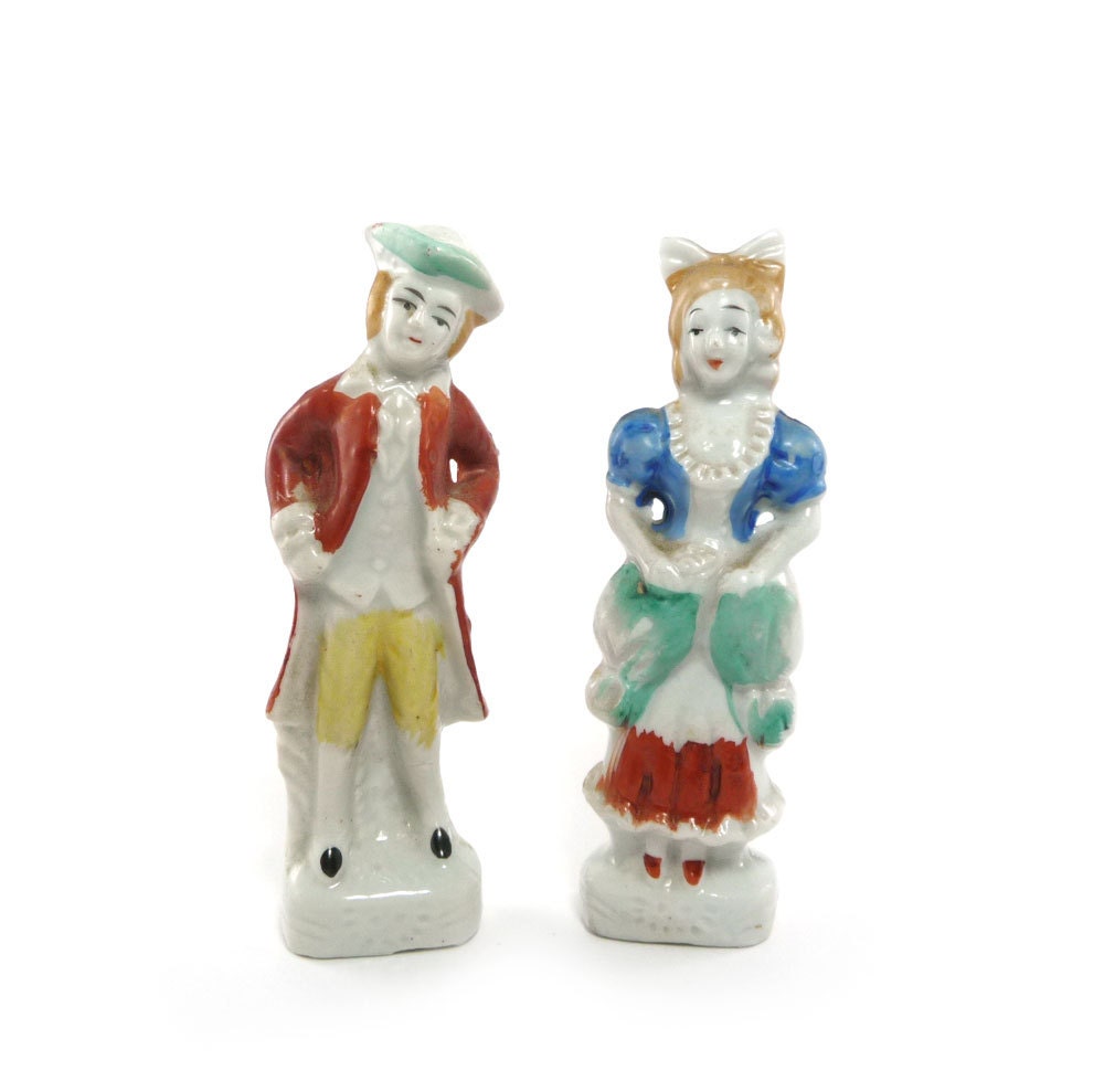 Vintage porcelain figurines - colonial couple, Japan