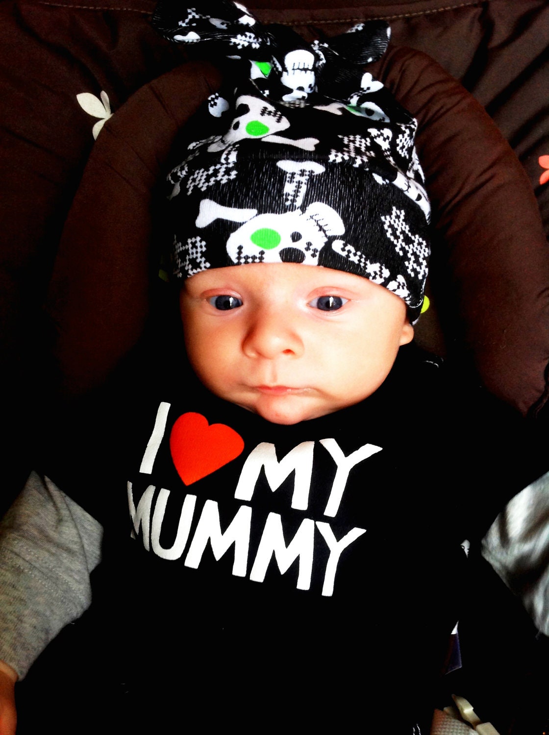 Beanie - newborn - 6-12 months - knit - one or two knots - green eyed skulls