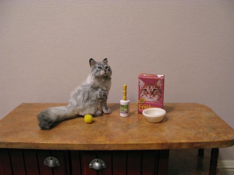 Pet hair roller for your dollhouse