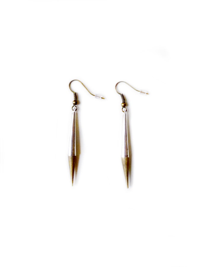 Spike tone earrings