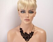 Begonia lace necklace black