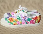 90s women's JAMS WORLD floral canvas sneaker size 8