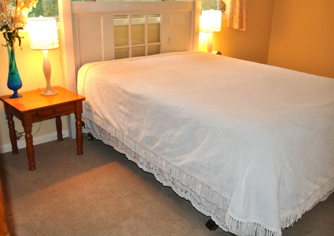 Vintage Hobnob Bedspread Candlewick Knubby Textured Coverlet Bright White w/ Fringe