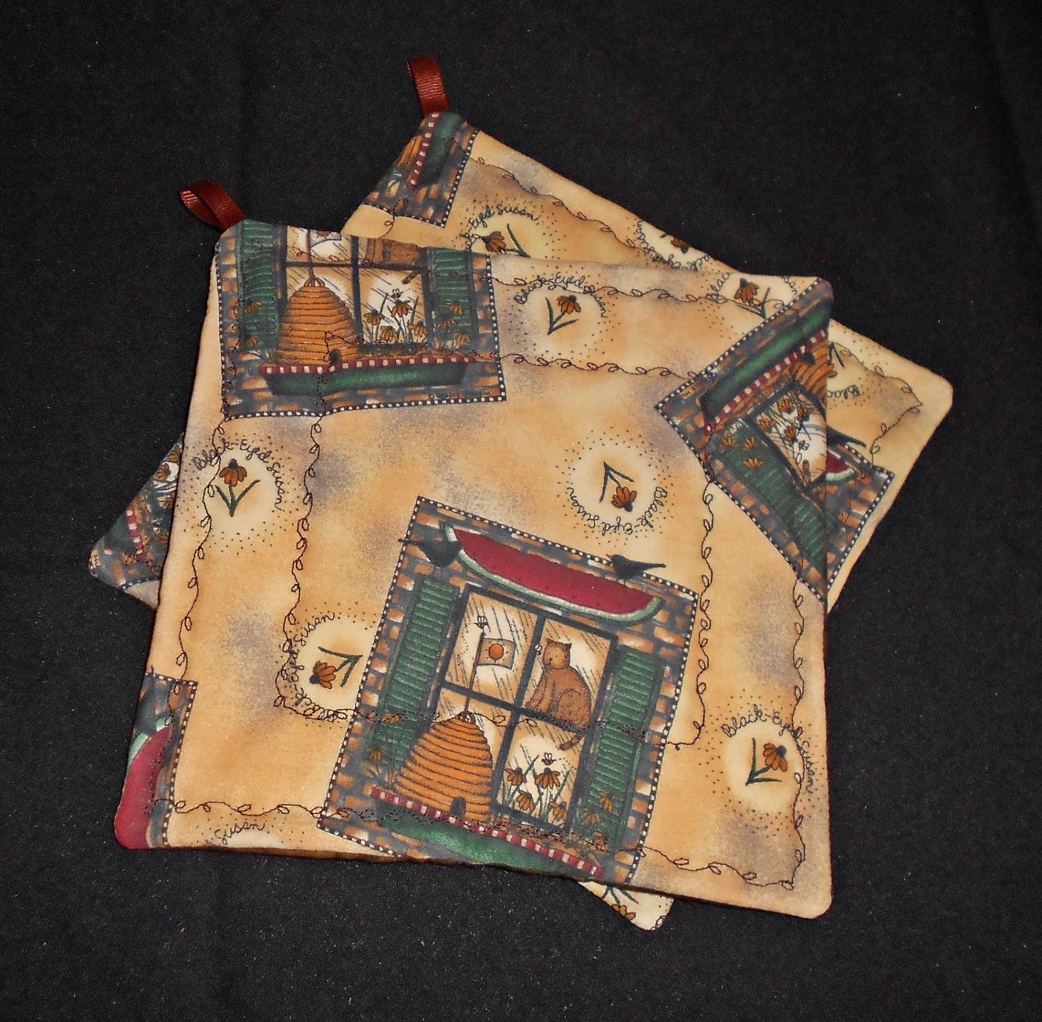 Kitties & Bees Pot Holders (Set of 2)