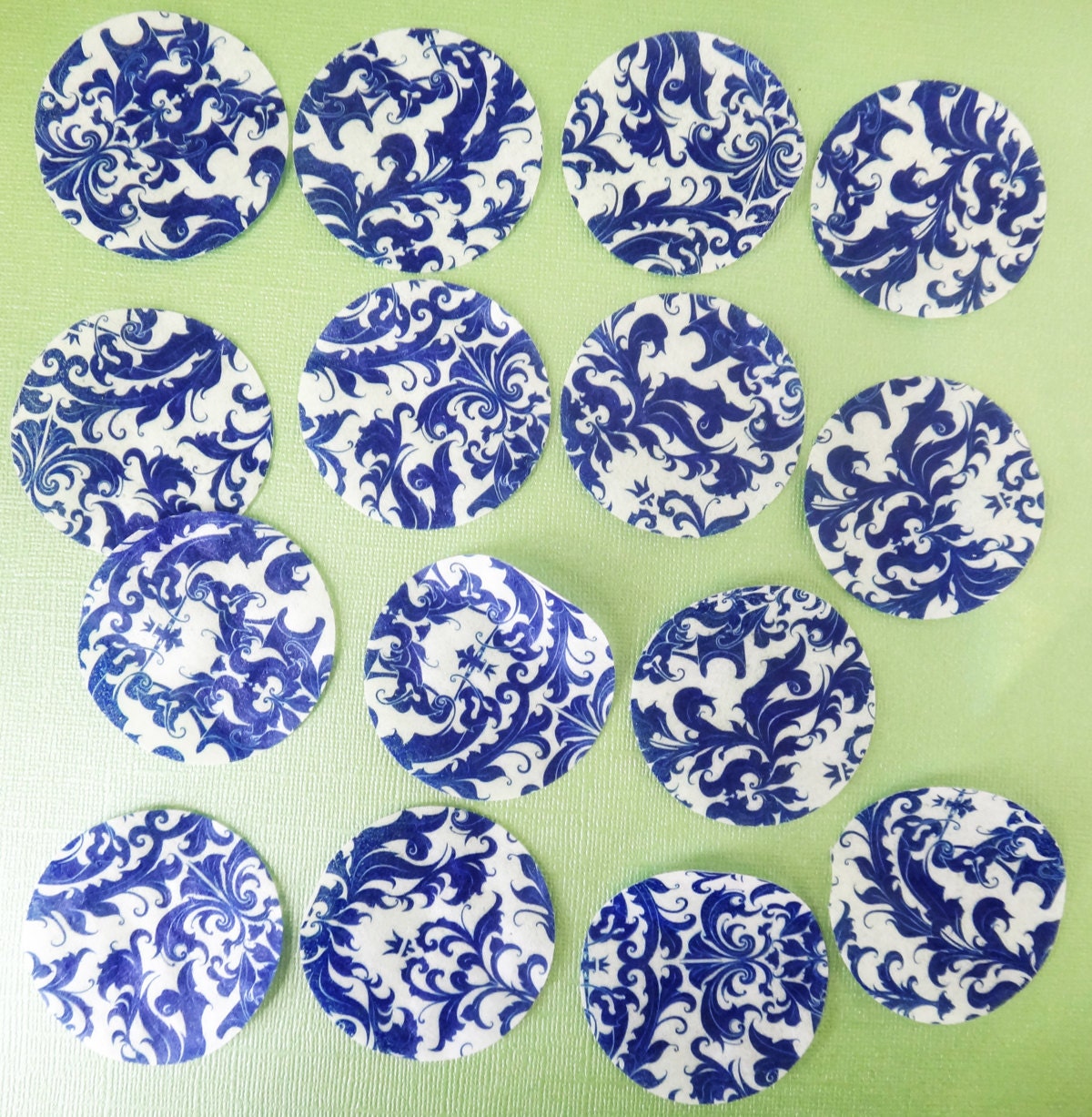 Beautiful Blue and White China pattern wafer paper - 15 circles