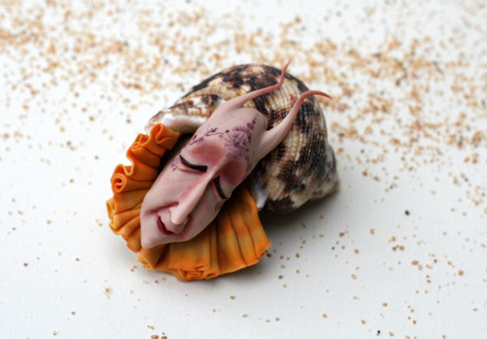 Hillary. Sleeping fairy snail. Polymer clay miniature by Madre Olius