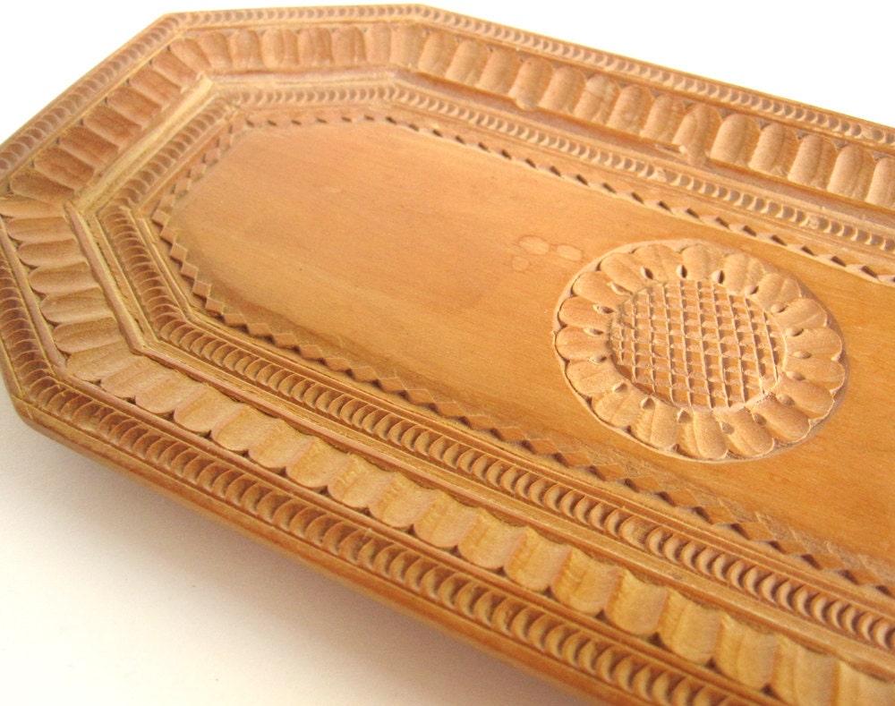 Chip carved wooden pin tray or butter dish, pen holder, jewelry holder, handmade folk art, sunflower, Udipi, Token of Love