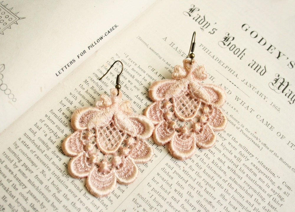 lace earrings -ROSALYN- vintage blush