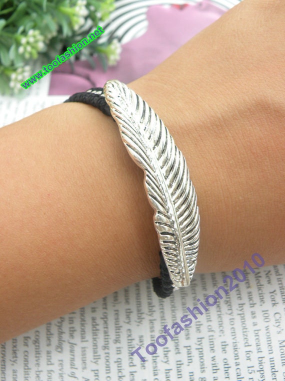 SALE Pretty retro silver feather or leaf hand chain bracelet pendant jewelry punk style