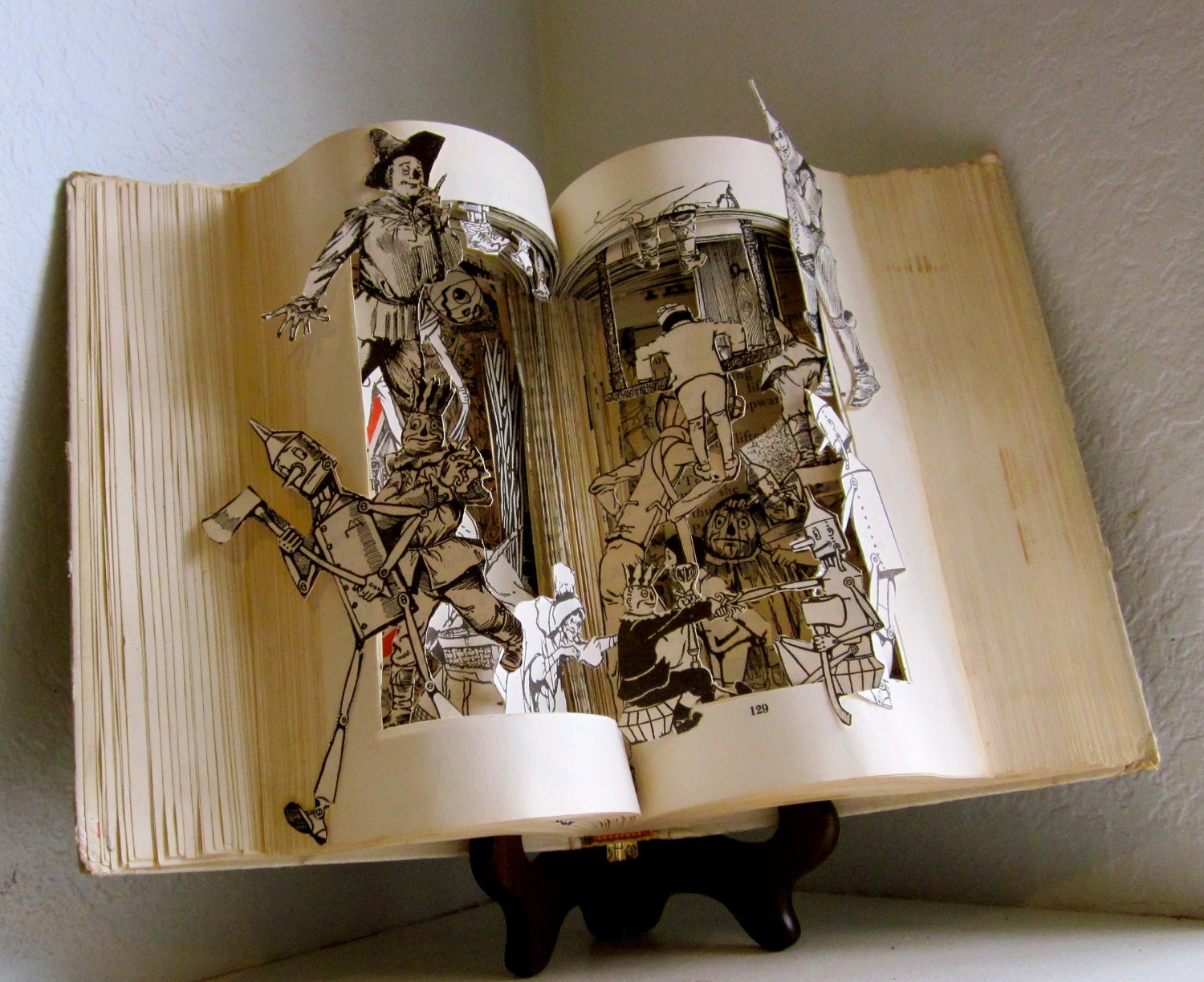 Altered Book - The land of Oz  the wizard of OZ book series