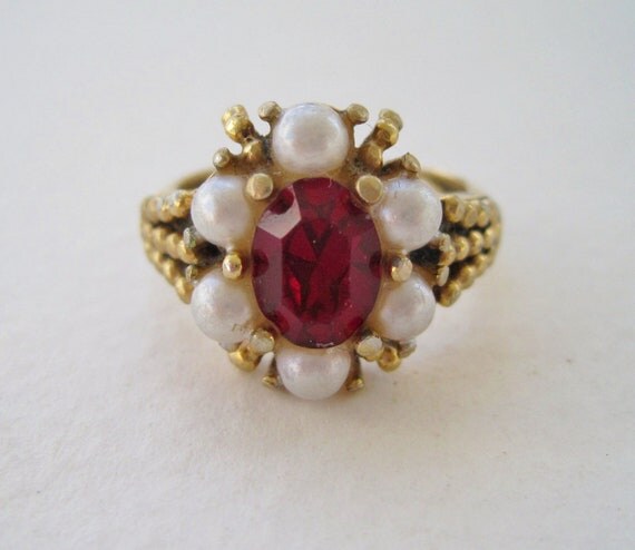 Vintage 1973 Traditional Regency Signed Avon Roseglow Goldtone Gold Tone Faux Pearl Ruby Red Rhinestone Adjustable 5 to 6 Ring