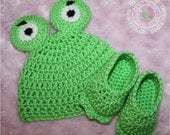 Baby Frog Hat, Baby Frog Booties, Hat and Booties Set, Baby Halloween Costume, 0 to 3 months, Photo Prop, READY TO SHIP