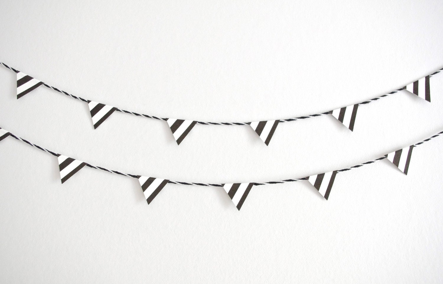 Paper Garland - Black and White  6.5ft ( 2.0m )