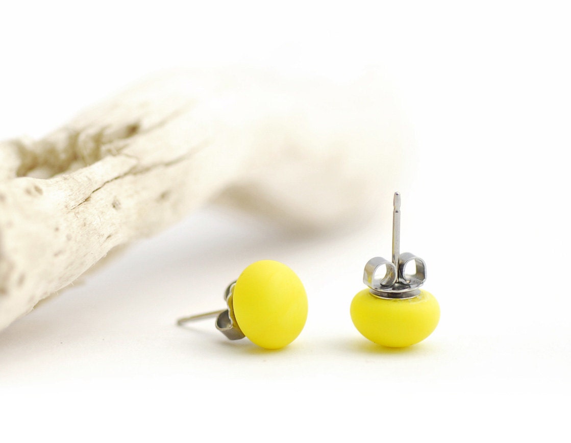 Lemon zest matte Earrings Studs glass