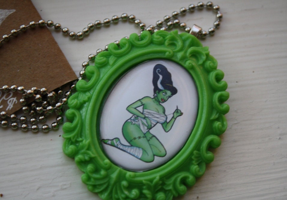 EXCLUSIVE The Bride Full Color Cameo Necklace