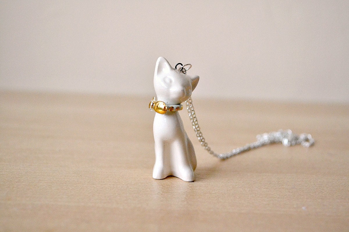 Milk color ceramic with golden bow - ceramic cat necklace, elegant kitten shape, animal, pet, whimsical creature, white Etsy UK