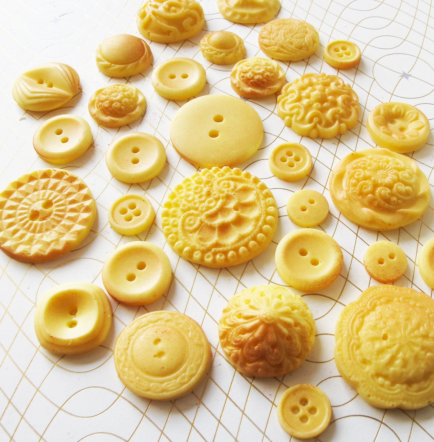 25 Edible Chocolate Buttons: Golden Autumn Il_570xn