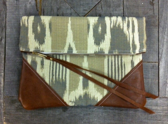 T R A V E L collection Leather and cotton clutch, cream color