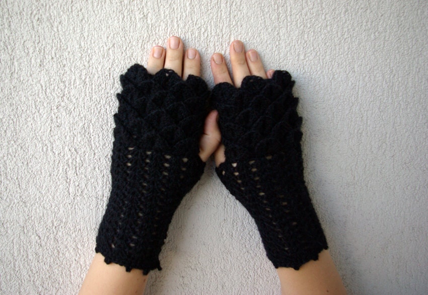 Black Women Fingerless gloves, crochet  crocodile stitch mittens, cute arm warmers, autumn accessory - mareshop