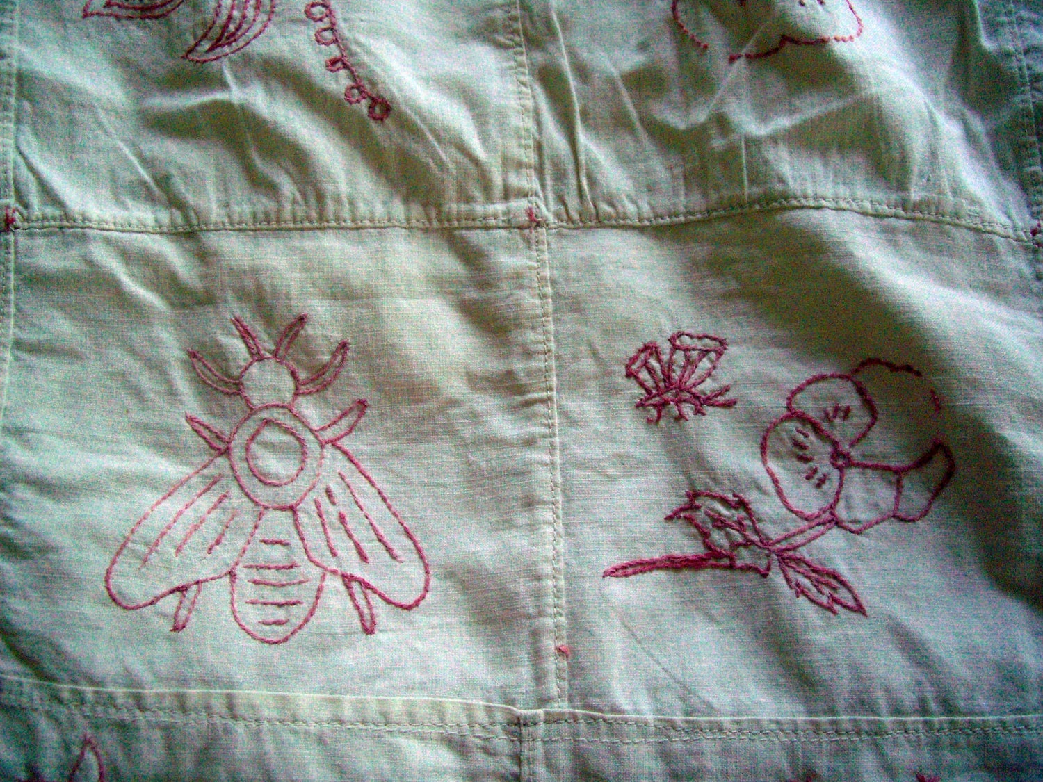 Anitque primitive redwork Summer coverlet single bed Spanish church Botanical animals Bees Pansies 119 squares Christmas craft