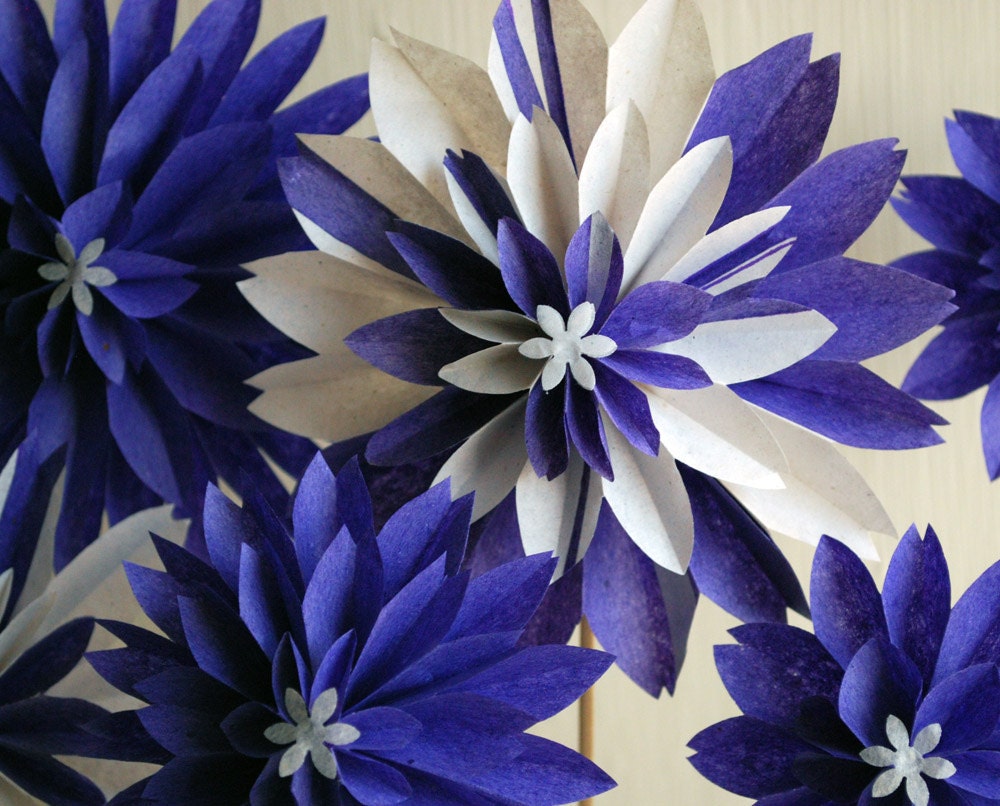 Purple and White Striped Paper Dahlias, Paper Flower Bouquet,8 Blossom Wedding Bouquet, Origami Flowers on stems