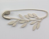 FIBULOSO OLEA hand sawed sterling silver safety pin brooch