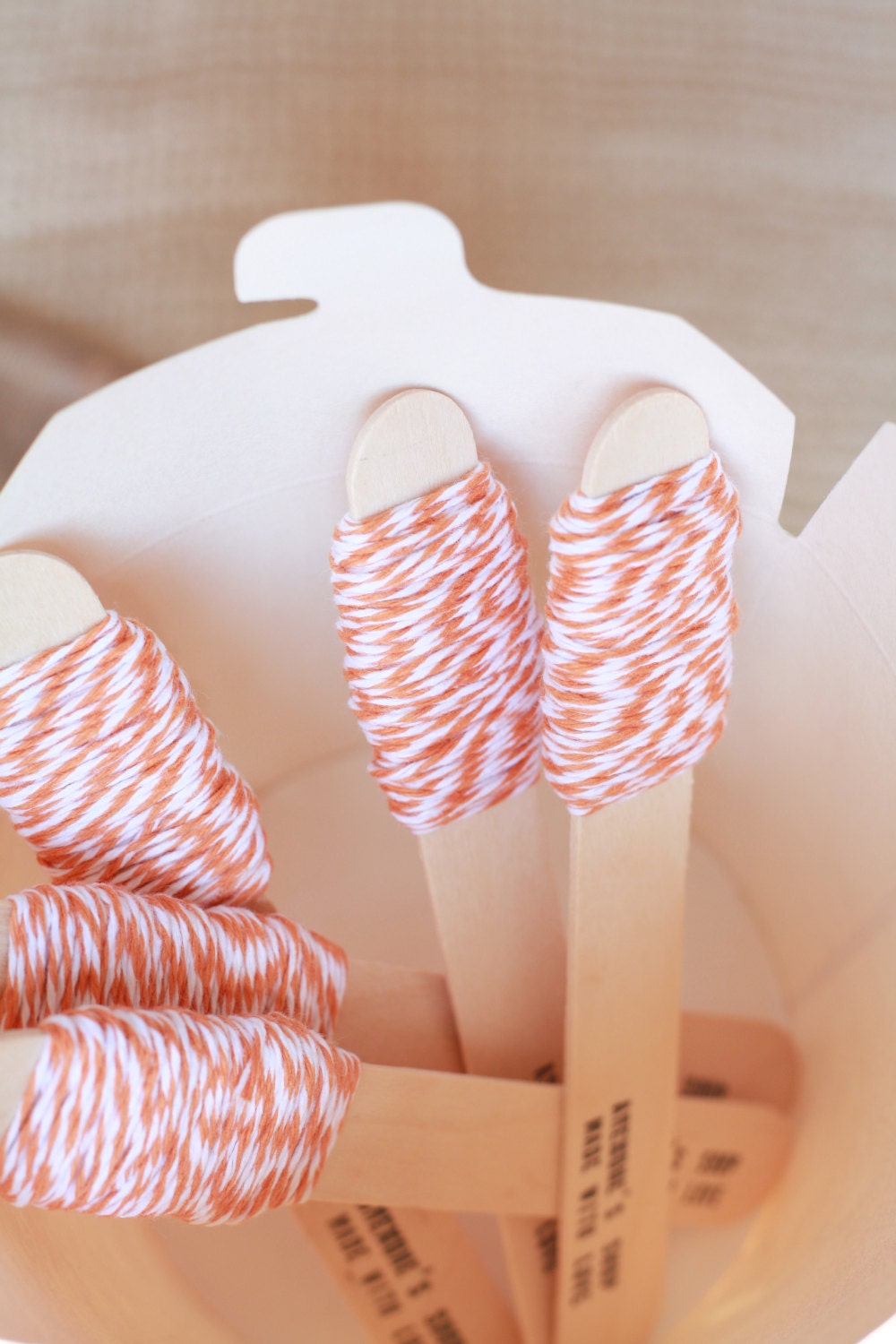 Bakers twine bianco e arancione 9m / 9m of Orange and White Bakers Twine