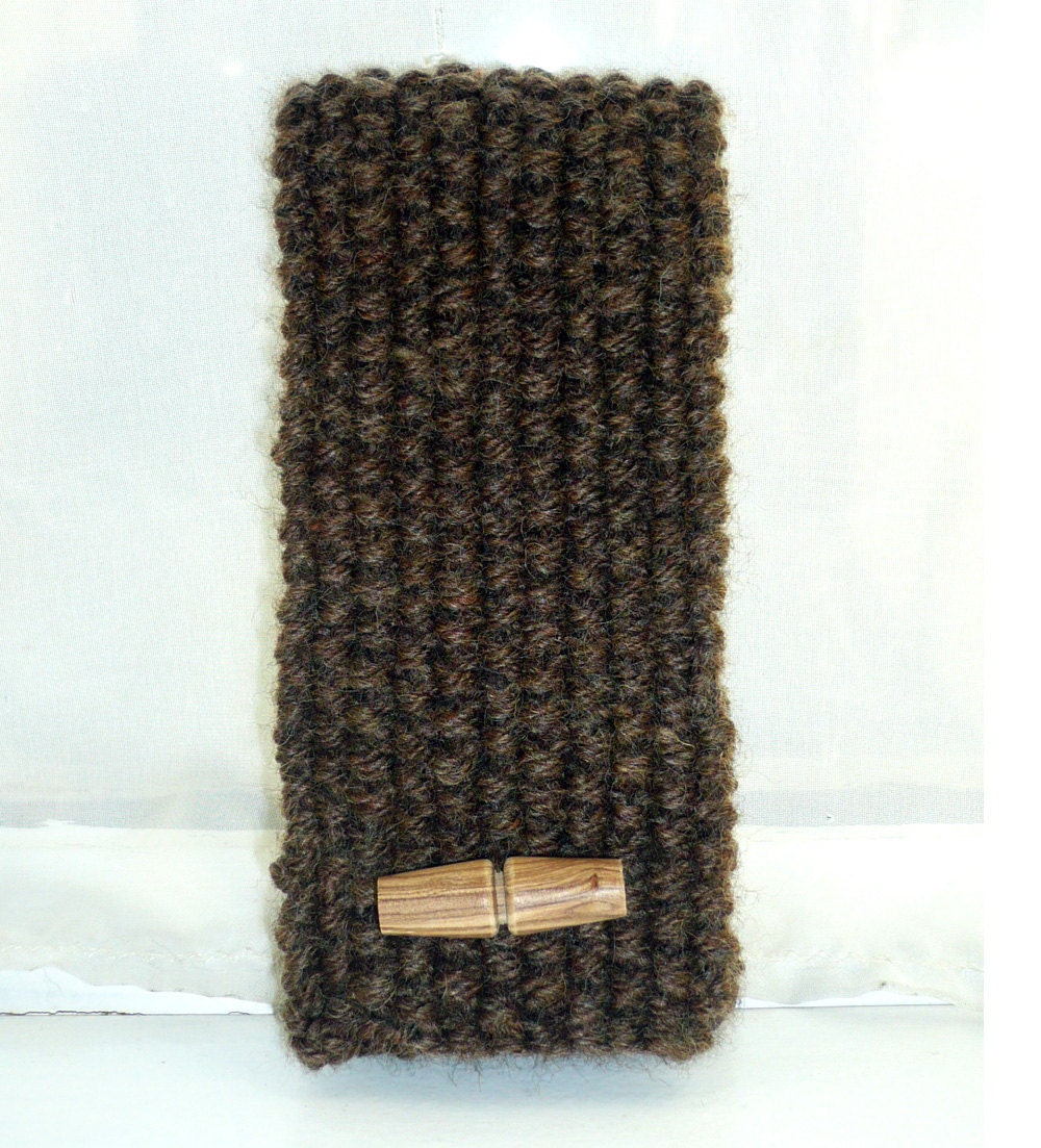 iPhone 5 Case Chocolate Brown Knitted Phone Case Mobile Phone Cosy Flip Cover Christmas Gadget Wooden Wood Toggle Button Knit