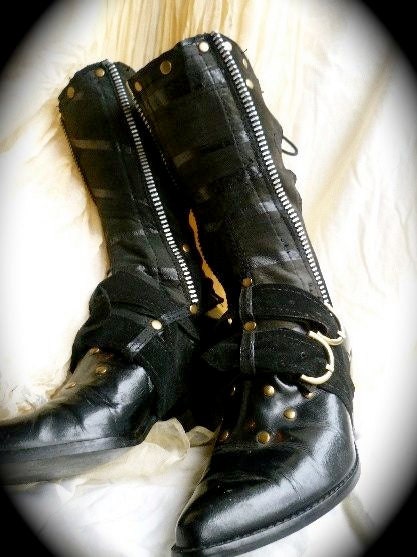 dark elf----black leather spats