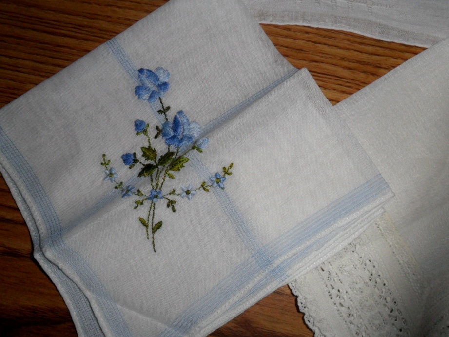 Vintage Handkerchiefs Hankies Embroidered Floral Lace Trim