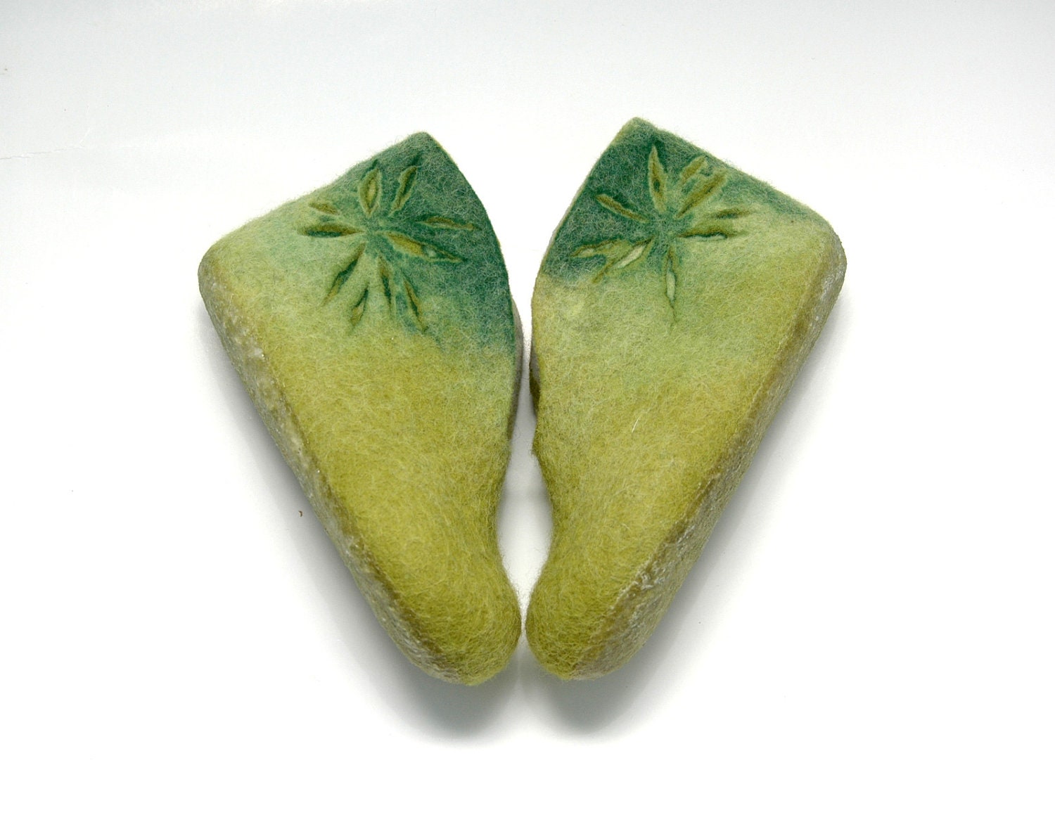Hand felted children slippers/shoes Green Flowers
