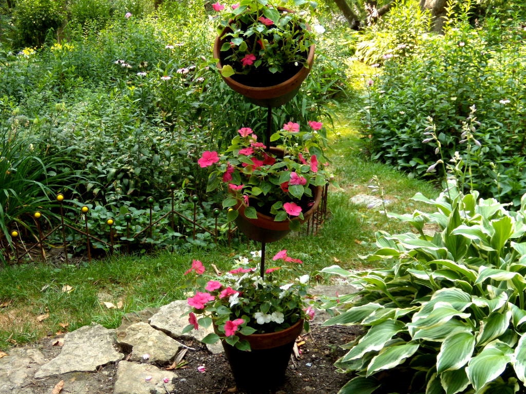 The Vertical Garden Rod - Container Gardening - Small Space Vertical Garden - Urban Garden