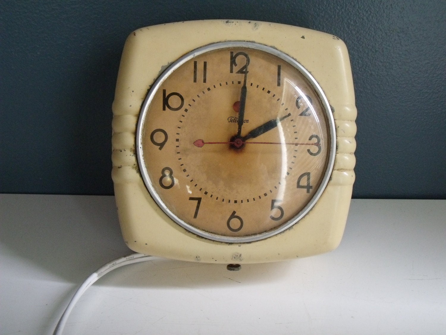 telechron kitchen wall clock