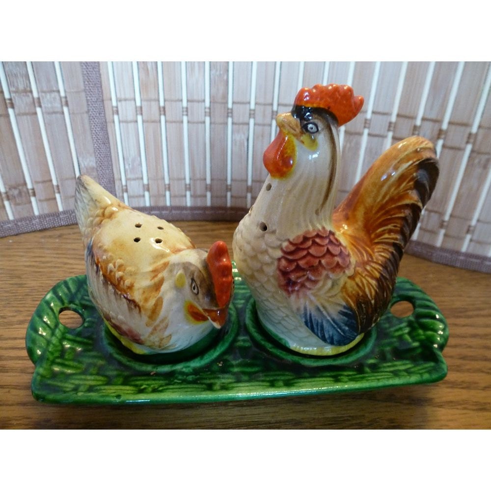 Items similar to Vintage Rooster, Hen Salt and Pepper Set, Japan on Etsy