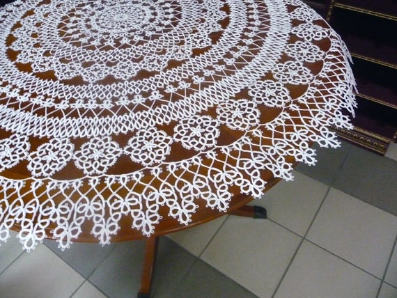 Handmade tatting tablecloth - White Roses - gift for Mom - goft for housewarming - gift for wedding - FREE shipping.
