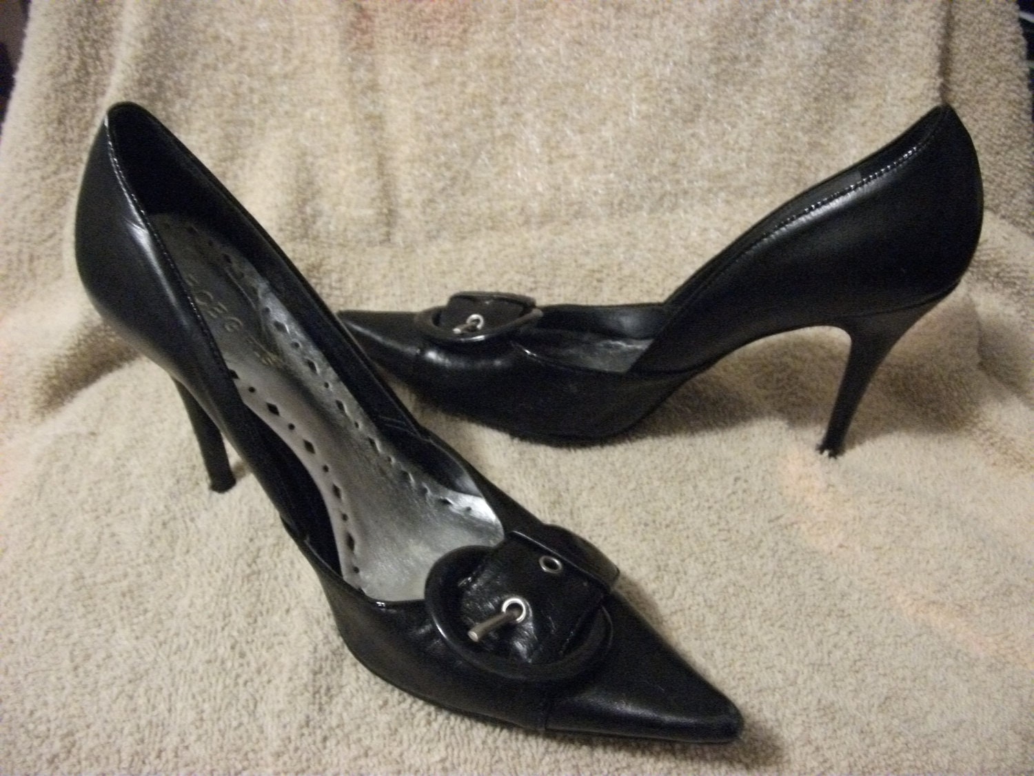 Vintage Ladies Black Leather Point Toe Pumps with 3 1/2" Heels by BCBG Size 7 Only 8 USD
