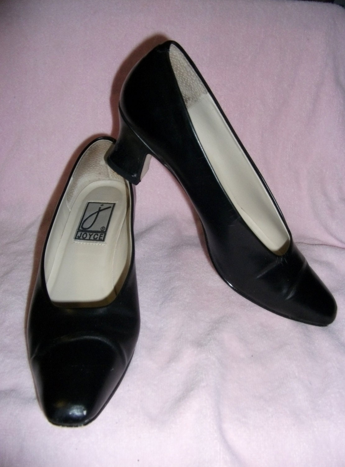 Vintage Ladies Black Pumps by Joyce with 2 1/2 Inch Heels Size 7 Only 8 USD
