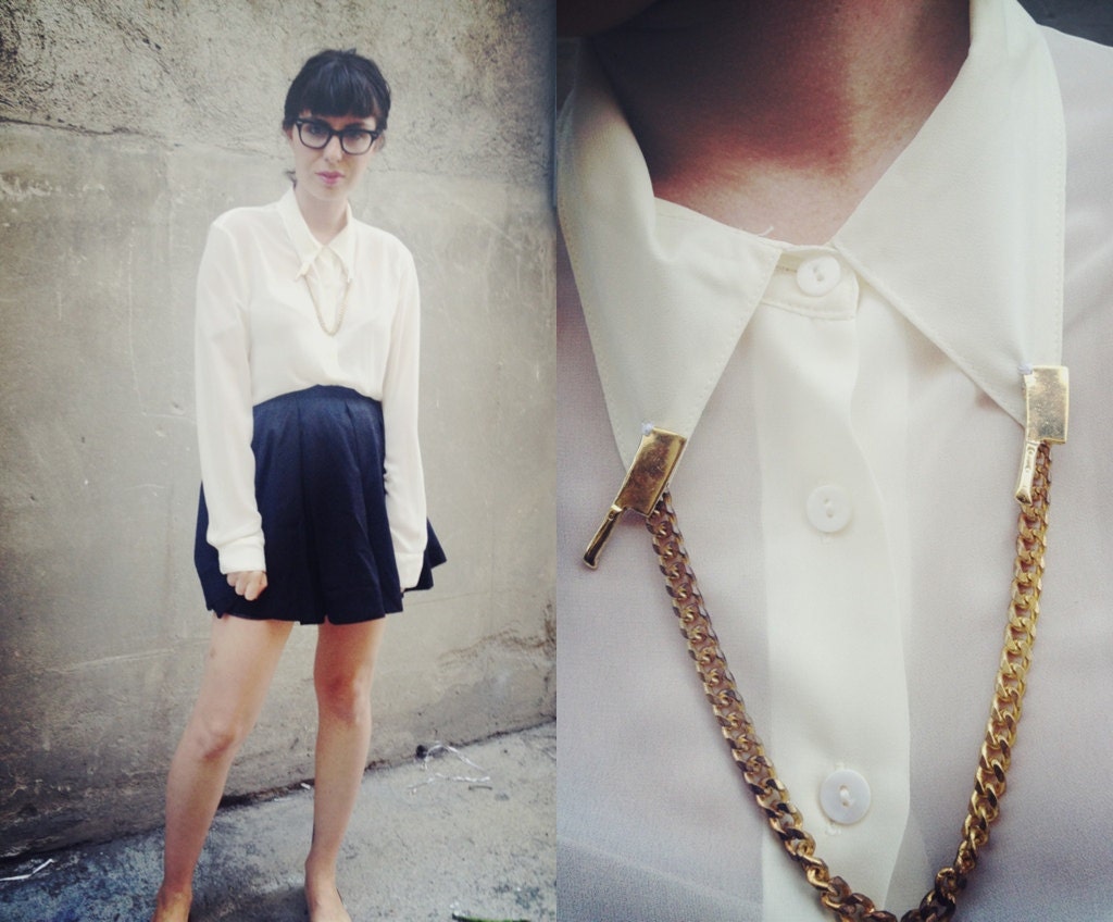 The Butcher Widow's Blouse With Collar Tip Chain