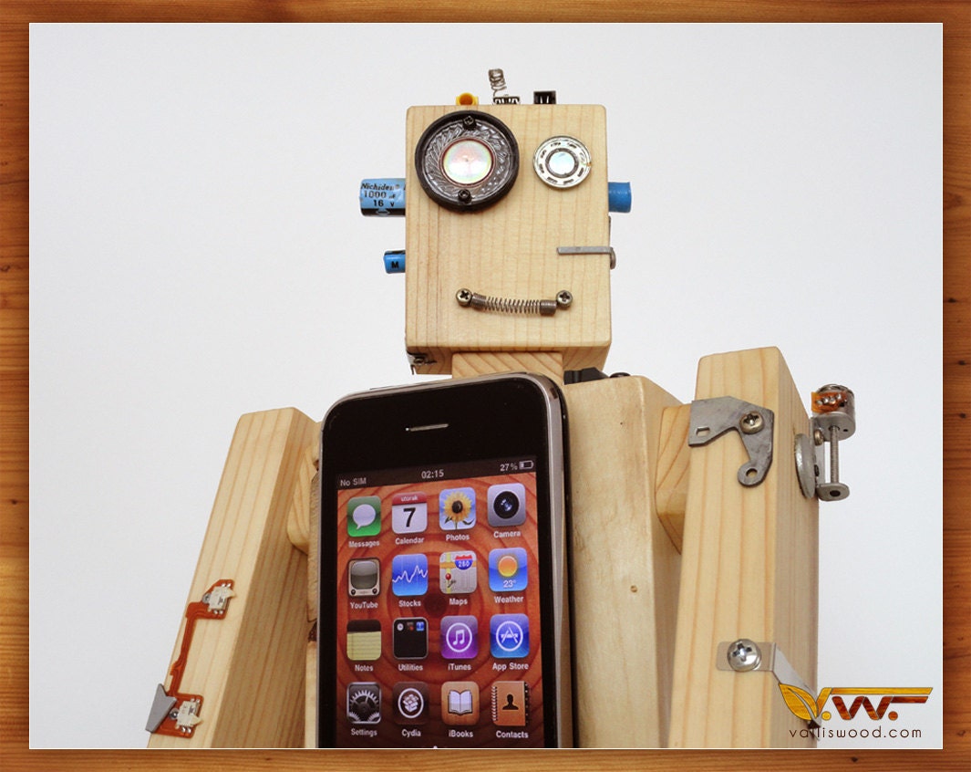 Robodock - iPhone dock - robot in function of docking station (iPhone dock, iPod dock, new iPhone 5 compatible) - unique design