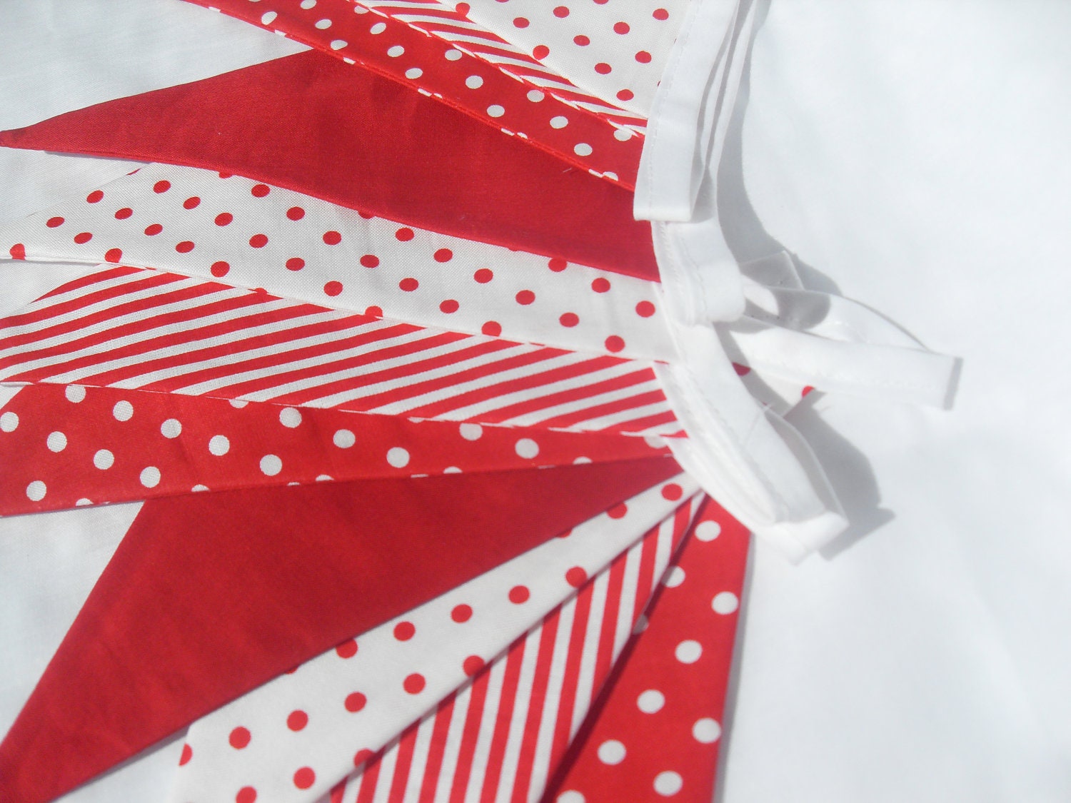 Bunting Christmas reds - 2.5 mts 97" long double sided