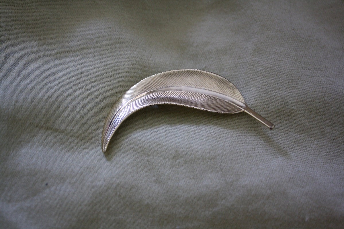 Vintage Golden Feather / Leaf Brooch Pin
