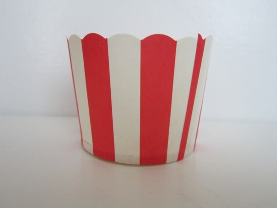 24 Red and White Stripe Scalloped Portion Nut Favor Baking Cup Il_570xn