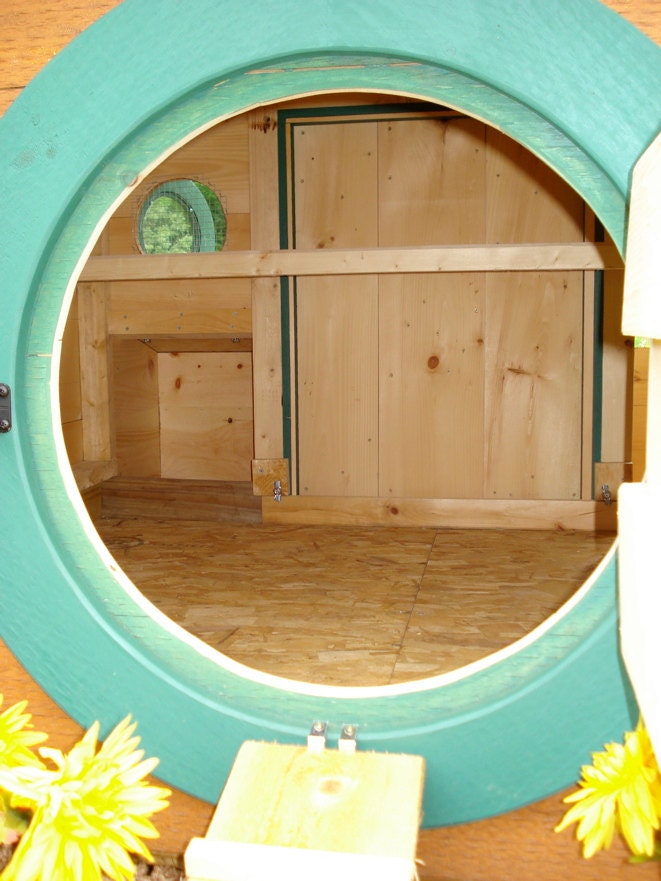 Unique Hobbit Hole Chicken Coop: 20 square feet, removable linoleum floor insert for easy cleaning