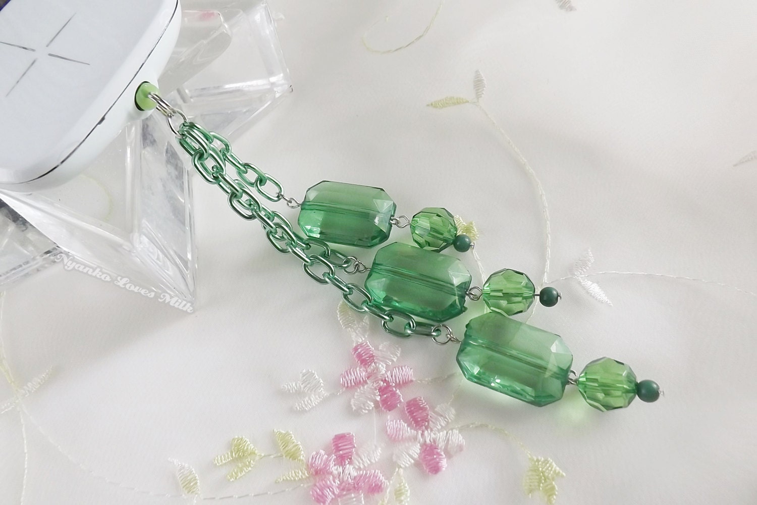 Vintage Green Chains Shinny Green Beads Cell Phone Dust Plug